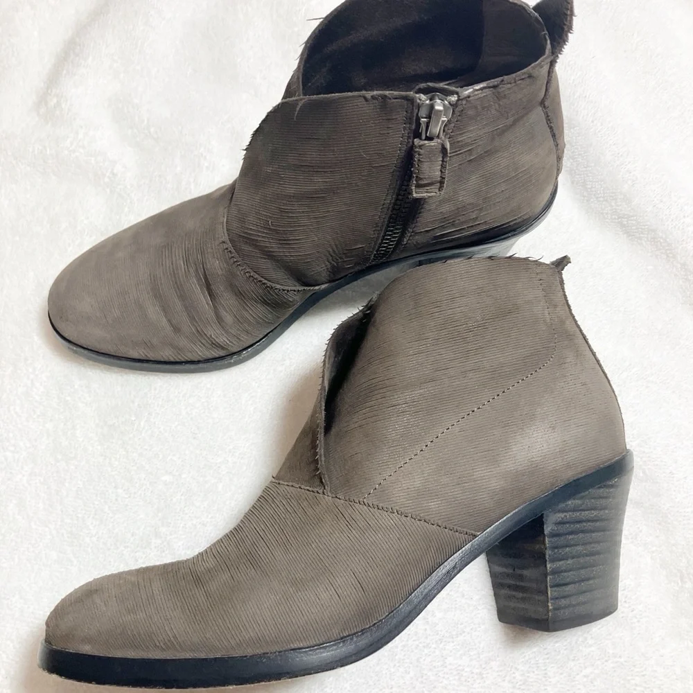 🔥Eileen Fisher Leisel textured leather ankle booties sz6.5